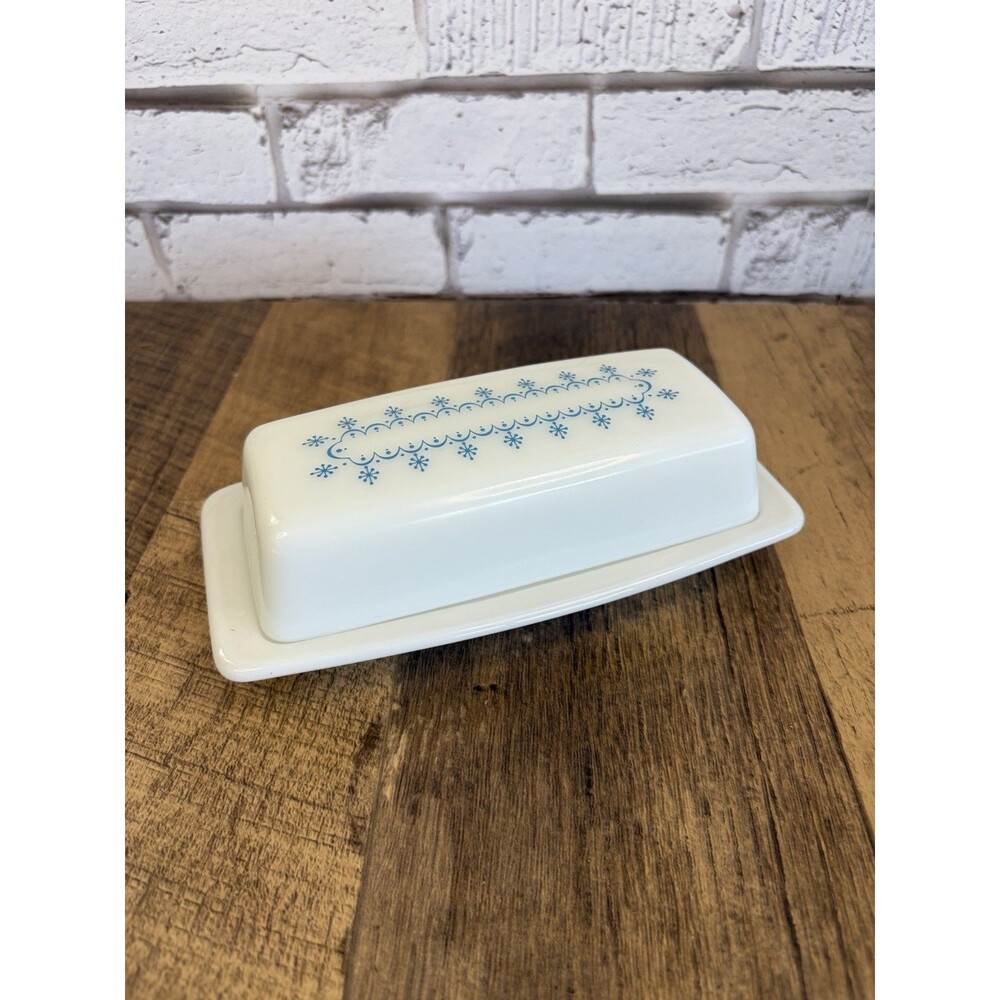 Vintage PYREX Blue Snowflake Garland Covered Butter Dish Unused Mint Condition